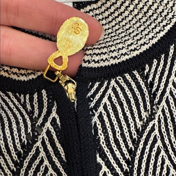 St John Collection Knit Full Zip Sweater in Black and Beige / Cream size 8 - Picture 9 of 9